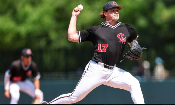 Tommy Gross pitching for the Mules