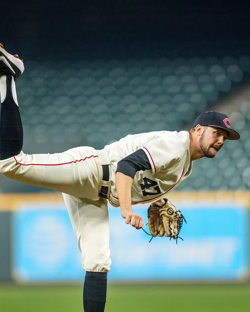 Jonathan Sprinkle pitching for the Mules